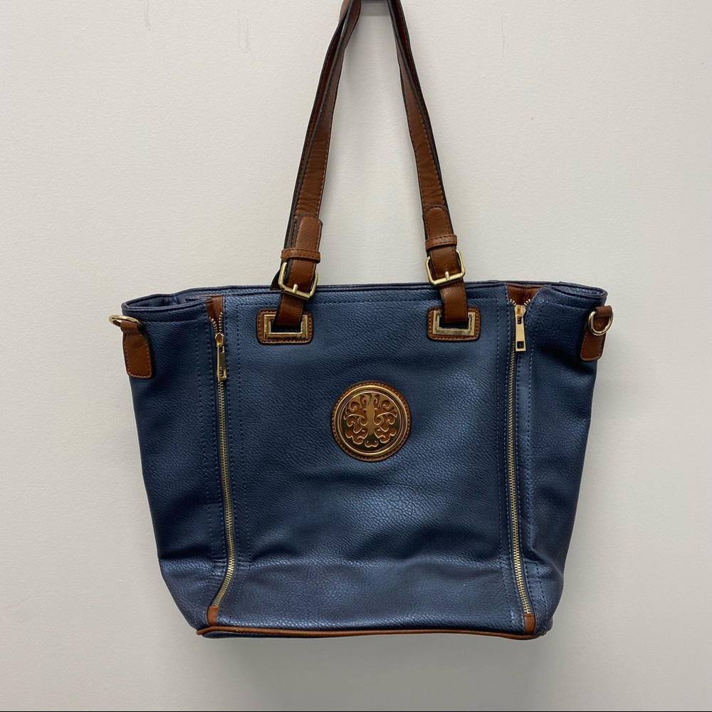 ✨NEW✨ LARGE PURSE, ADJUSTABLE STRAP